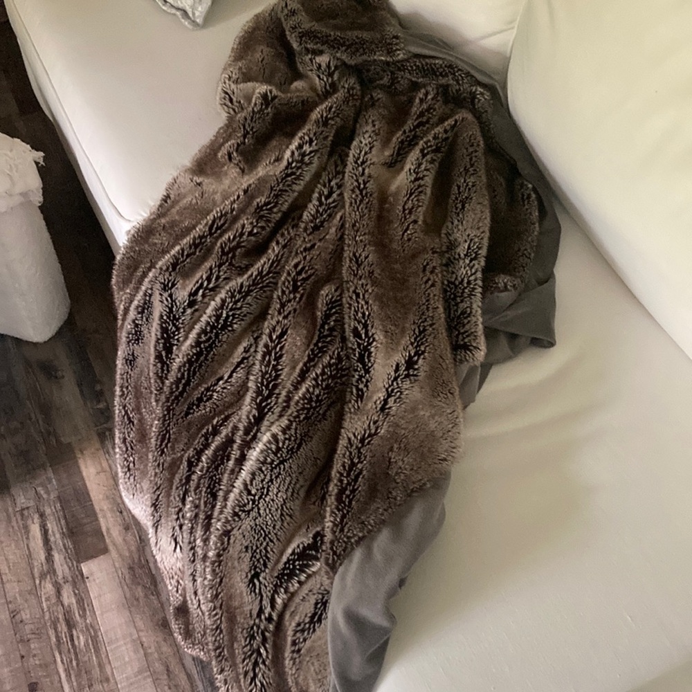 Luxury Faux Fur Throw Blanket - Brown